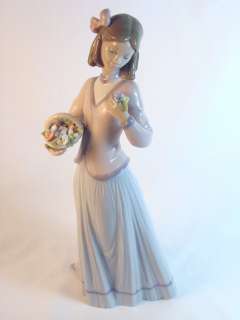 Lladro Porcelain Innocence in Bloom Girl 7644 Collector  
