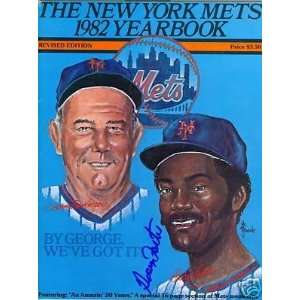   Ny Mets 1982 Yearbook Signed Autograph   MLB Programs and Yearbooks