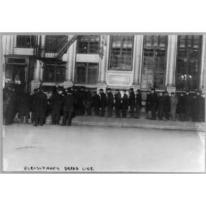  Bowery men waiting on Fleischmans Bread Line,1913