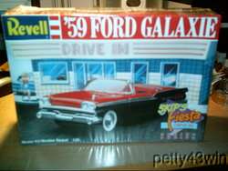 REVELL 1959 FORD GALAXIE RETRACTABLE PLASTIC MODEL KIT 7162  