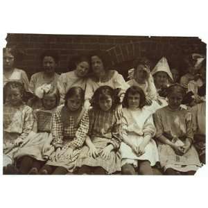 Photo Some of the young girls who roll cigarettes in the Danville Va 