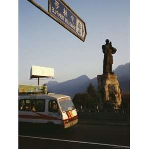 Bus Passes by the Statue of Damo at the Entrance to Shaolin Premium 