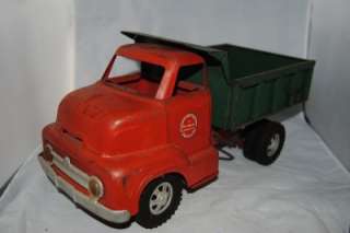 Vintage1954 55 DUNWELL pressed metal dump truck in good condition 