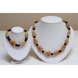  Beige Glass Beads with Swirls and Onyx 