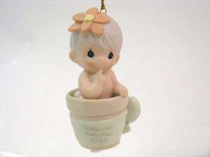 PRECIOUS MOMENTS ORNAMENT BABYS FIRST CHRISTMAS / 1997  