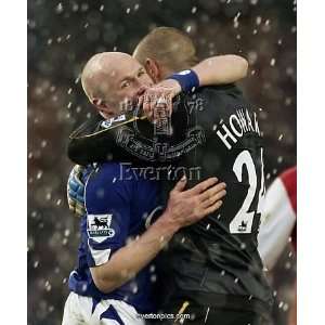 Evertons goalscorer Johnson celebrates with Tim Howard 