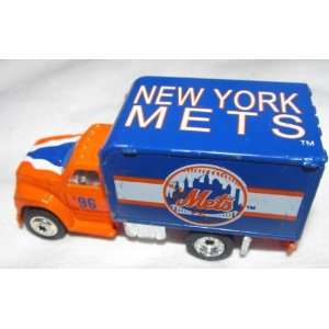 Truck 1/64 Scale Diecast Car MLB Collectible Ford F800 Delivery Truck 