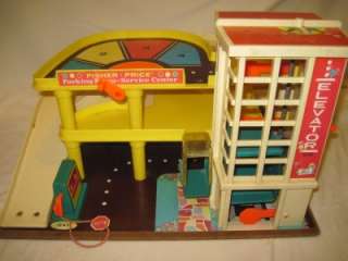 VINTAGE FISHER PRICE LITTLE PEOPLE GARAGE WITH CARS NEEDS TLC TOY LOT 