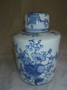   Blue and White Round Chinese Porcelain Ginger Jar Vase w Lid  