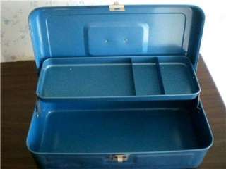UP FOR SALE IS THIS NICE VINTAGE MY BUDDY BLUE 13 INCH TACKLE BOX. IT 
