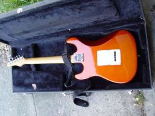 SAMICK Strat Electric Guitar with Hard Case   Very Nice  