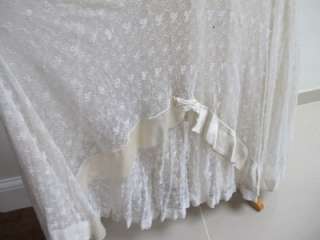 VINTAGE 1940s CREAM LACE & SATIN WEDDING DRESS  