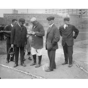  1915 photo Bill Carrigan, manager, Boston AL & Pat Moran 