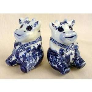  Blue Willow Cow Salt & Pepper Shakers